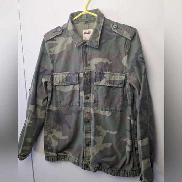 TNA Aritzia Women CAMO Jacket Size Medium Perfect For Spring Season - Picture 1 of 9